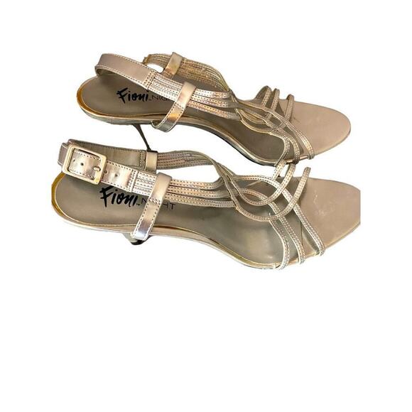 Silver party shoes pumps stilettos 3” heels wide sling back straps size 8 - Picture 3 of 8